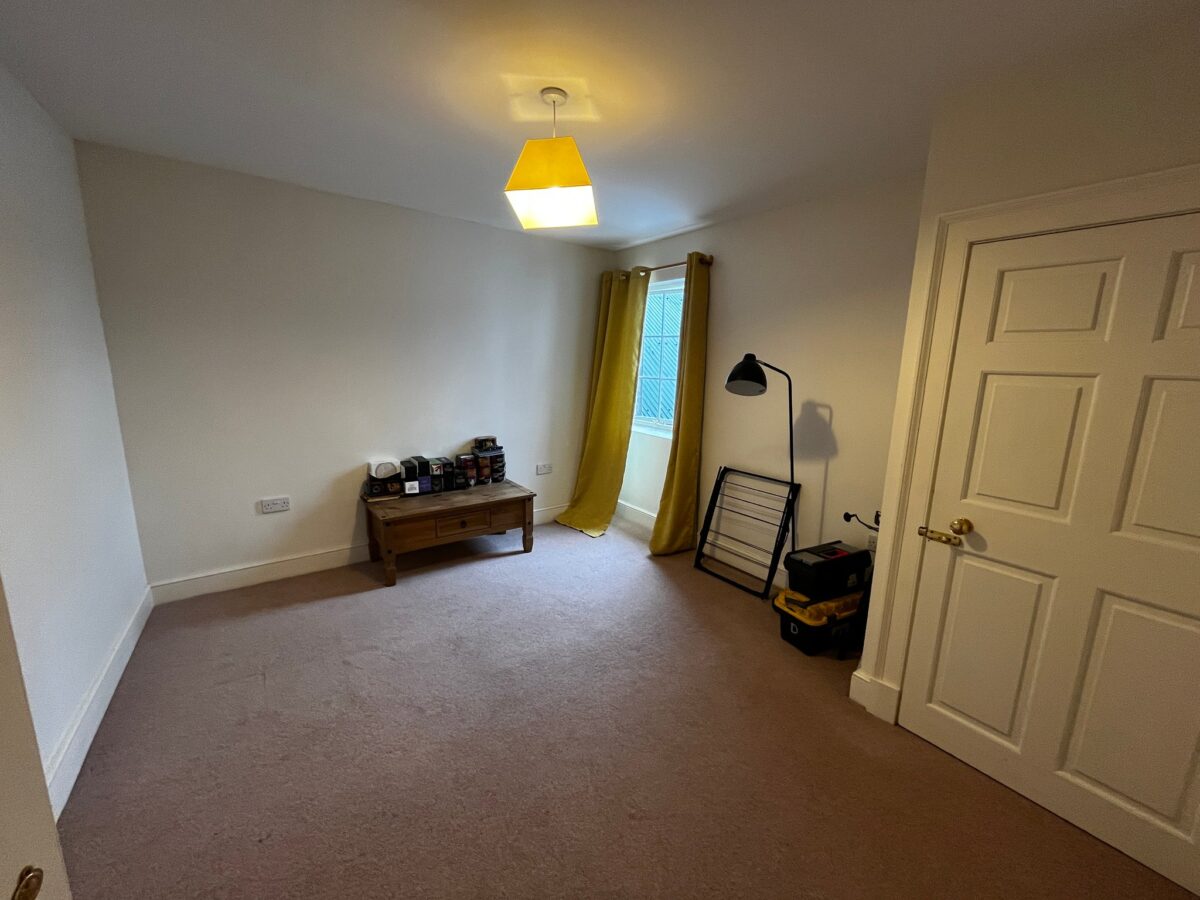  Queens Square, Llangadog