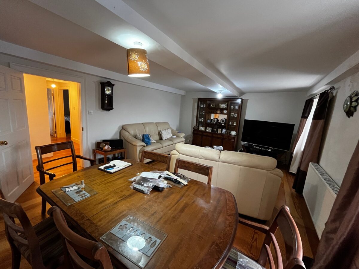  Queens Square, Llangadog